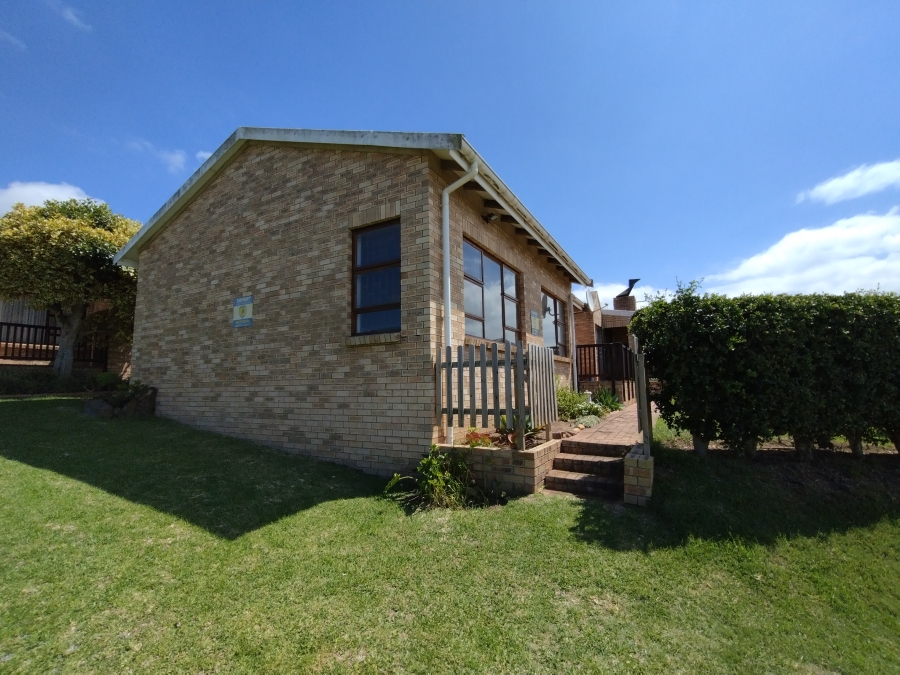 3 Bedroom Property for Sale in Wavecrest Eastern Cape